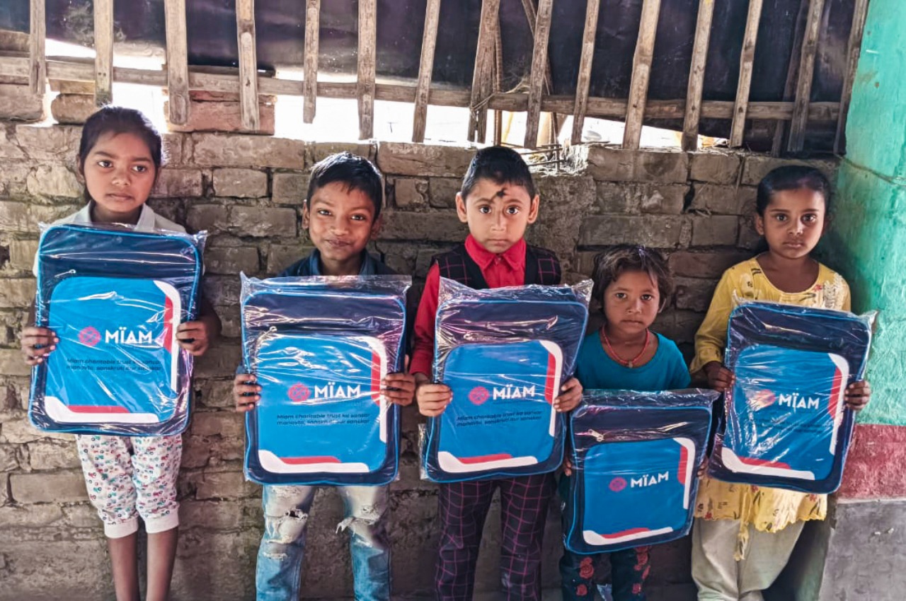 Children in Darbhanga, Bihar receiving MIAM school bags