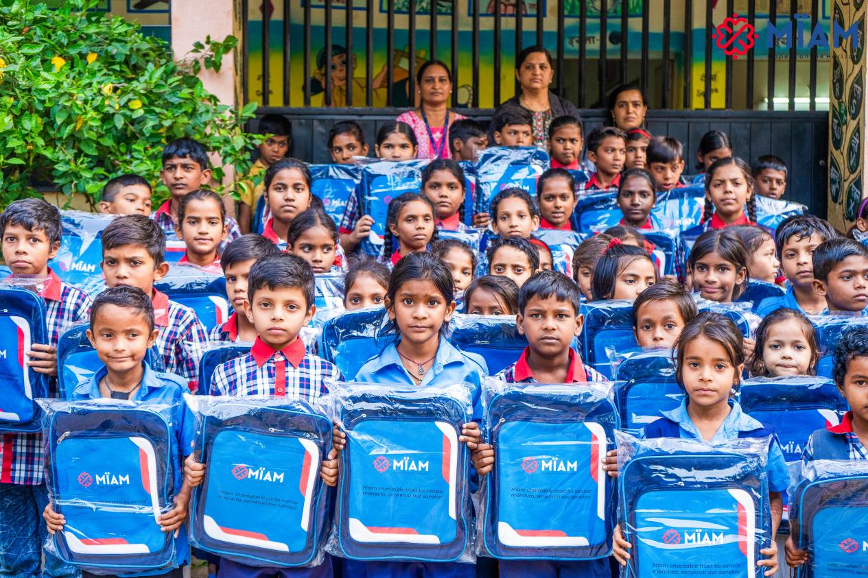 MIAM students group with school bags