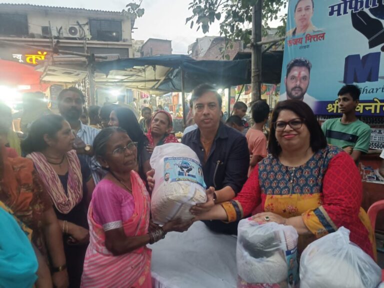 Miam Distributes Groceries to Women in Mumbai